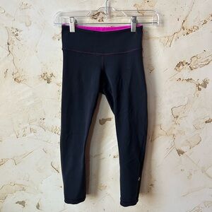 Lululemon Reversible Wunder Under Crop Leggings Size 2 Pink Black 2 in 1 Yoga 🧘